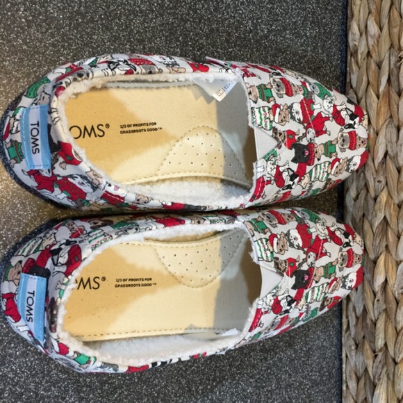 Toms Red and Green Dog Pattern Flats - Picture 11 of 14